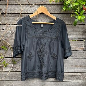 Lucky Brand Silk/Cotton Black Short Sleeve Embroidered Blouse - Size S